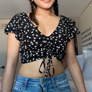 The cutest flowery top ✨🥰